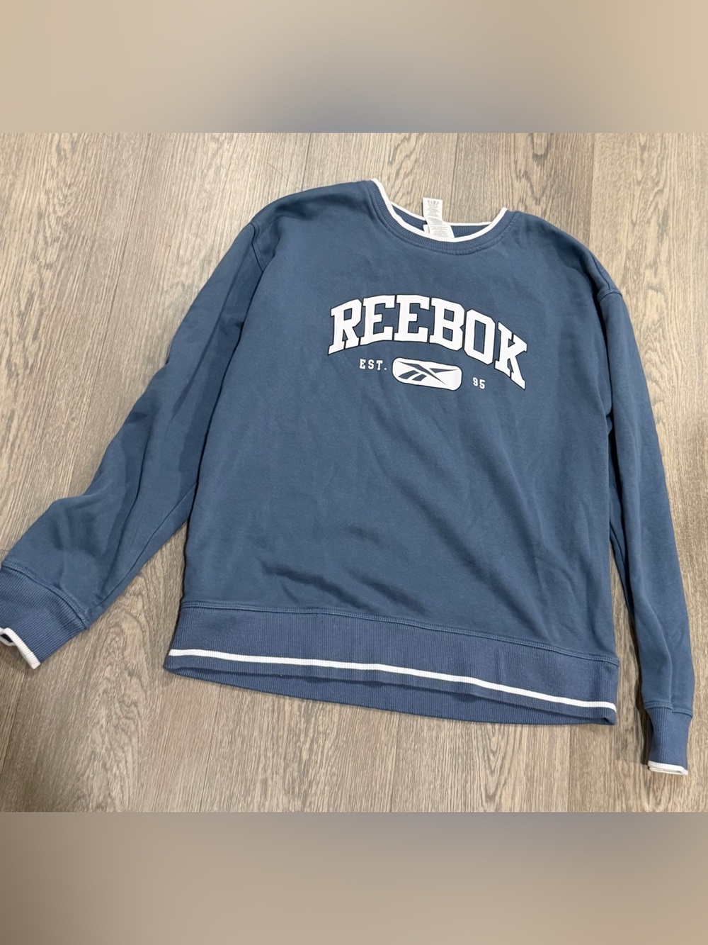 Reebok Women’s Blue Crewneck Pullover Sweatshirt Graphic Logo Medium